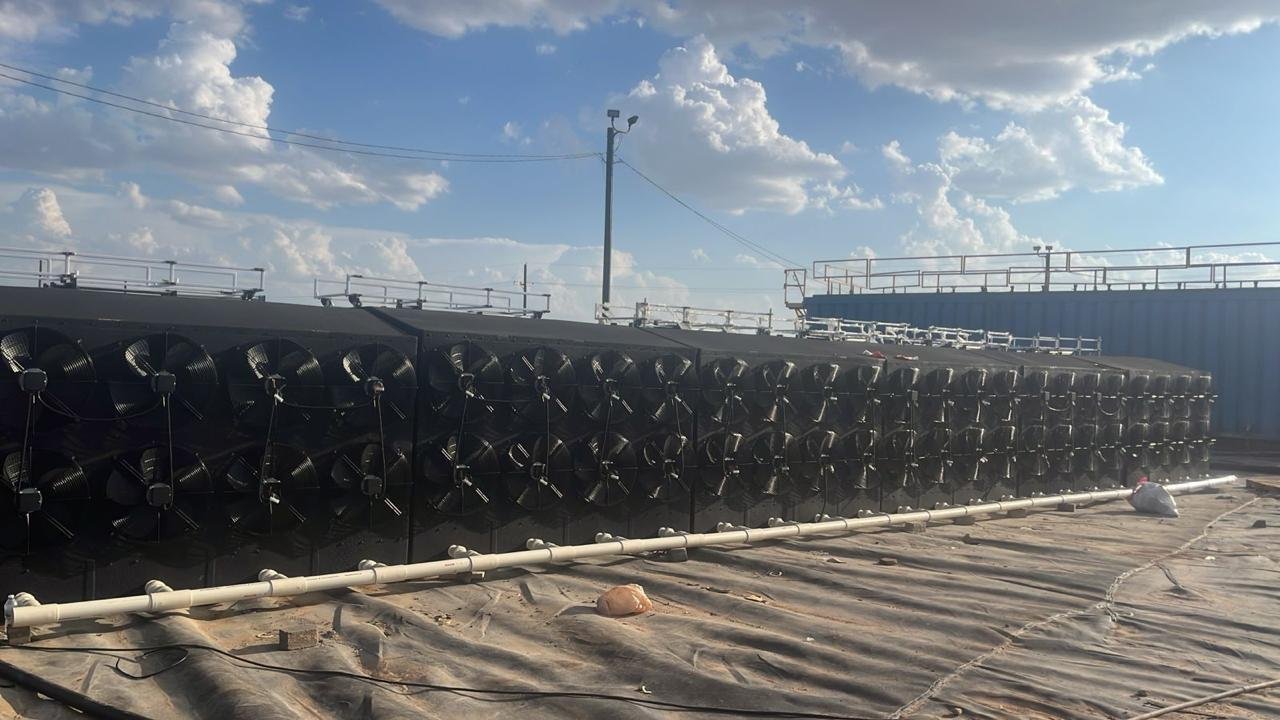 A row of CEE modules in operation